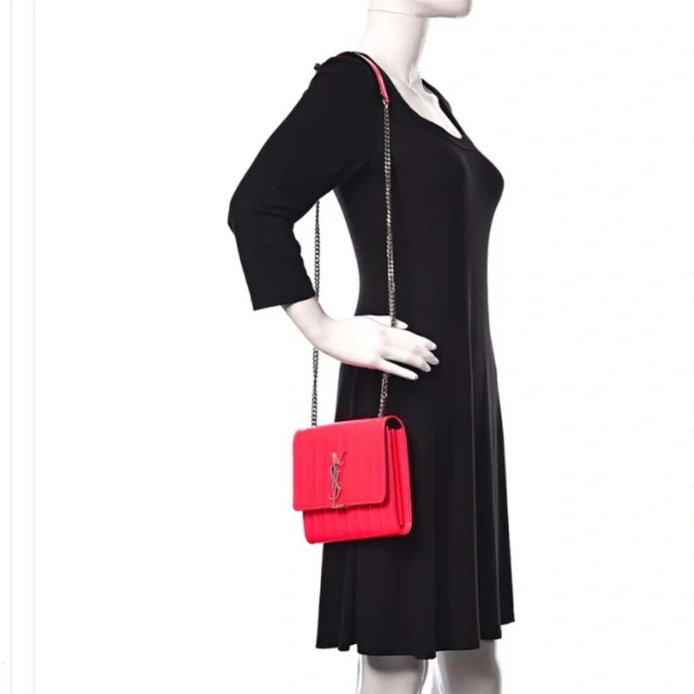 ❤️TRADED❤️YSL Saint Laurent HOT PINK patent LIKE NEW silver logo Vicky crossbody - Picture 10 of 15